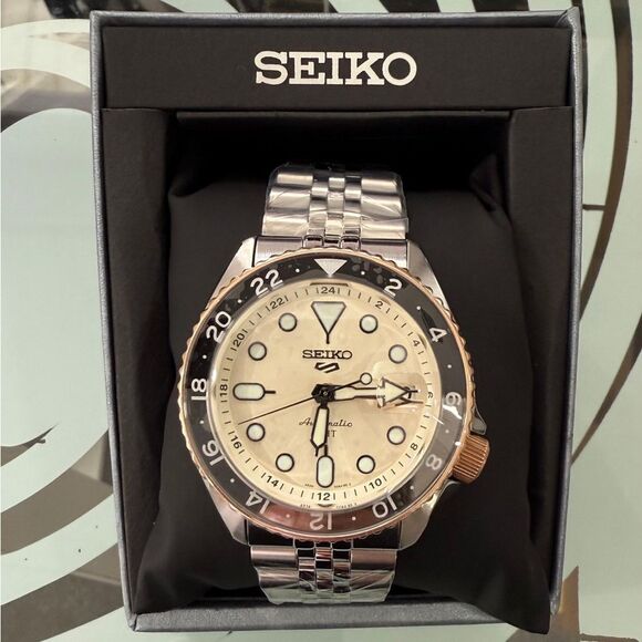 NIB Seiko Sports GMT Watch - Picture 1 of 3